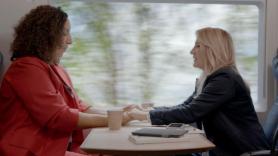 Joana Bonet entrevista a la escritora Najat el Hachmi en una nueva entrega de la serie 'Mujeres Viajeras'
