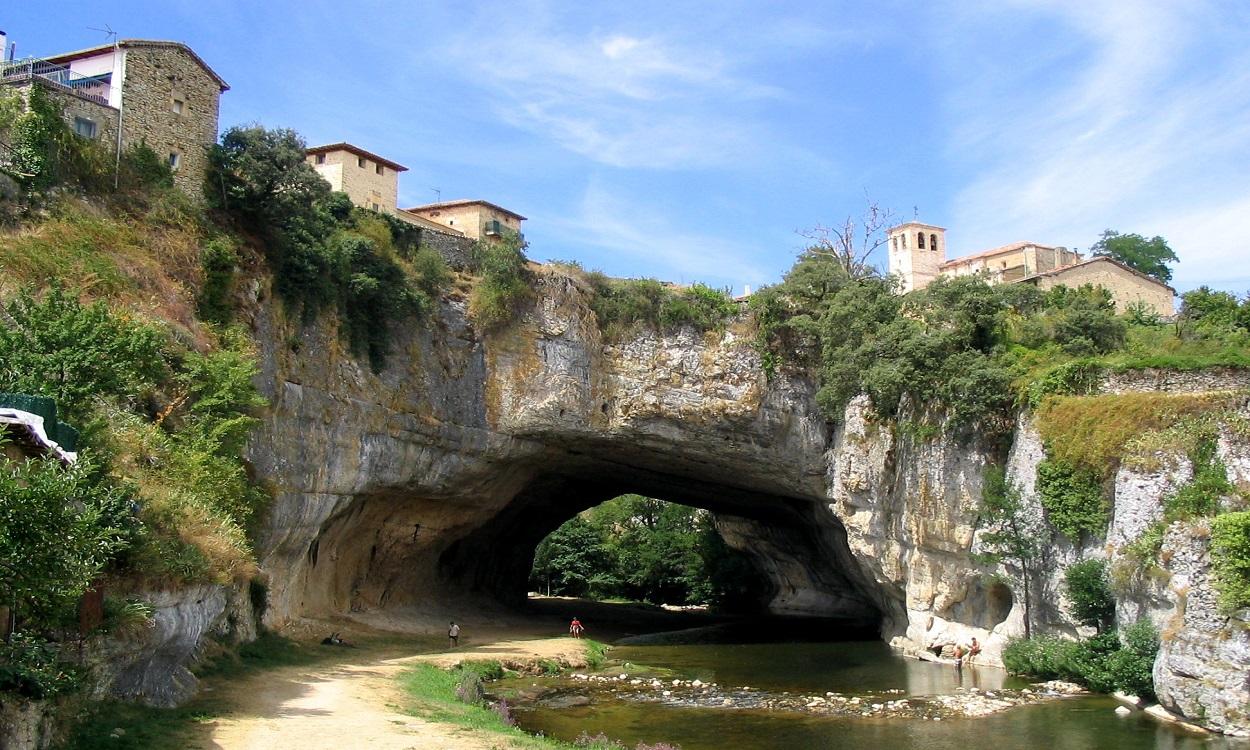 Qué ver en Puentedey, el nuevo pueblo más bonito de España, en un día