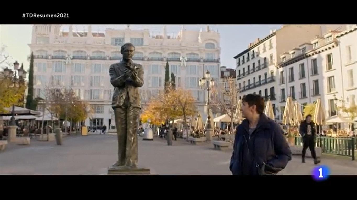 Blanca Portillo en la plaza de Santa Ana de Madrid. TVE.