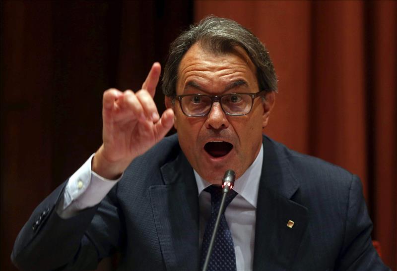 Artur Mas se enroca en el Parlament: acorralado por la corrupción, sigue culpando al Estado