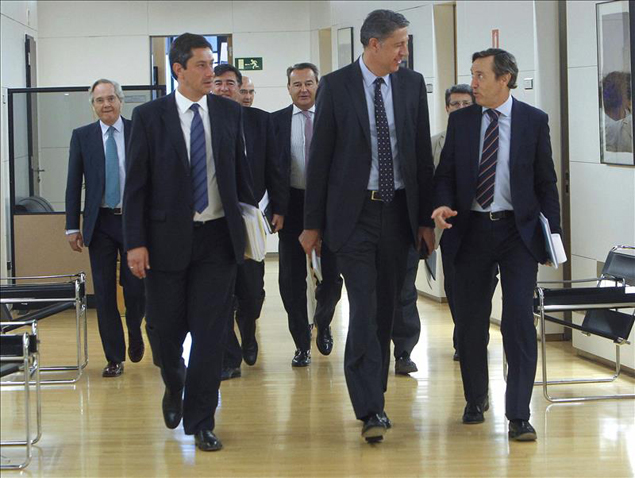 El último servicio del 'abuelo' Posadas a Rajoy: así 'coló' en el Congreso la reforma del Constitucional