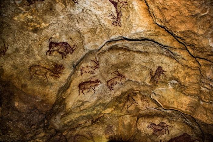 Lo bueno de la cueva falsa de Cuetu Lledias es que sirvió de refugio antiaéreo para su autor durante la Guerra Civil