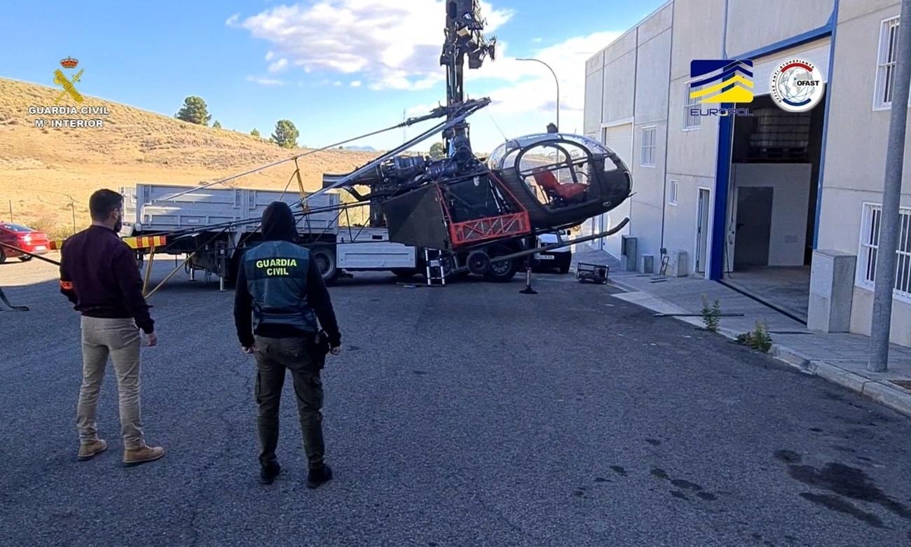 Desarticulada una red que introducía droga en España en helicópteros. 