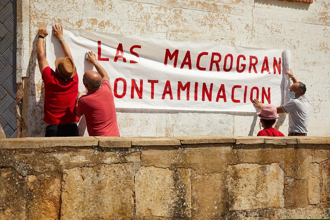 Concentración en Espinosa de Villagonzalo (Palencia) contra las macrogranjas. Europa Press