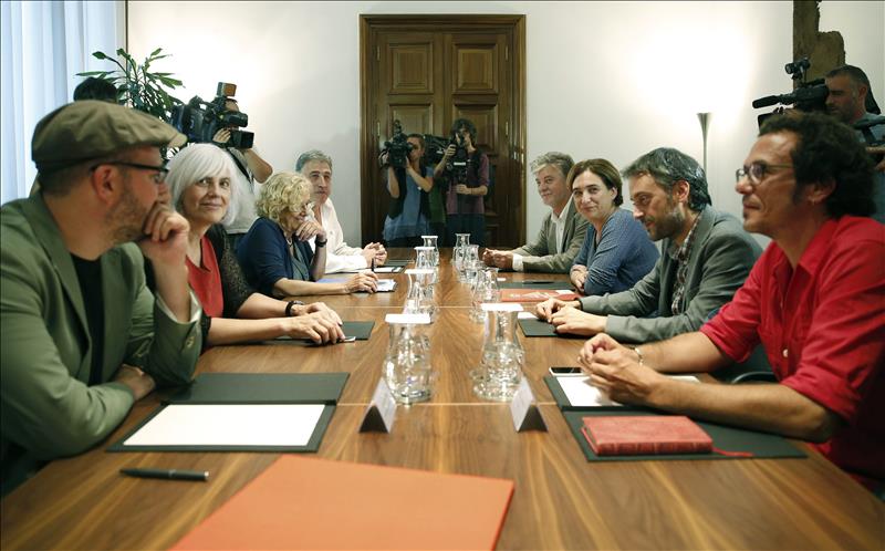 Los alcaldes del cambio 'dan calabazas' a Pablo Iglesias para las generales