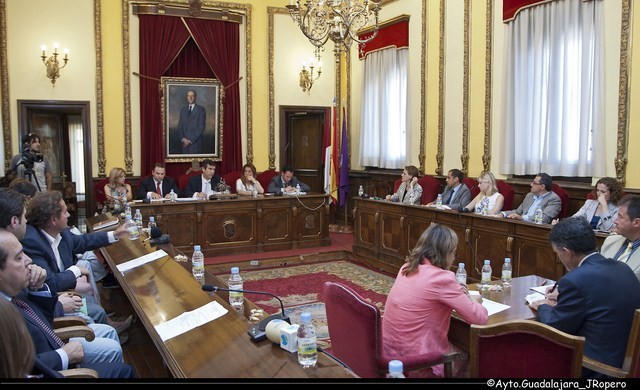 Ciudadanos obliga al PP de Guadalajara a salir del 'armario franquista' y lo hace más demócrata