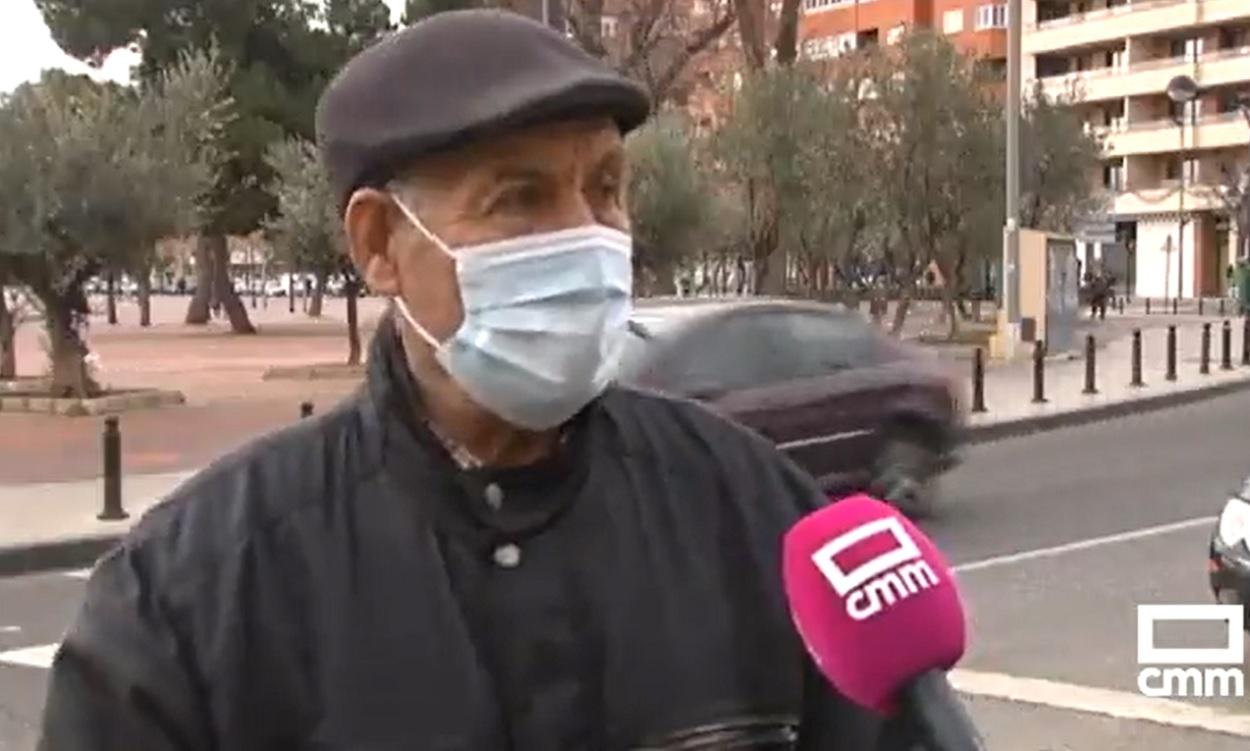 Un viudo de Albacete ofrece una recompensa para recuperar una bufanda que le regaló su mujer
