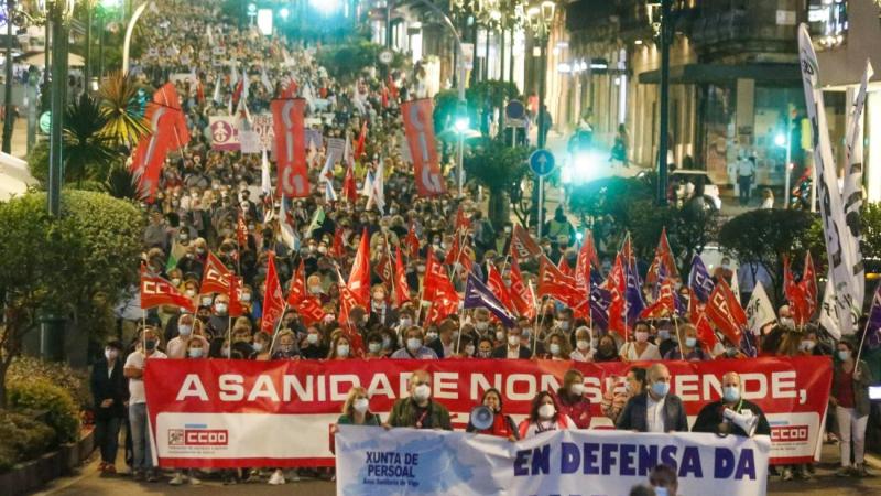 Imagen de la marcha que en septiembre pasado congregó a miles de personas por las calles de Vigo en defensa de la Atención Primaria (Foto: Europa Press).