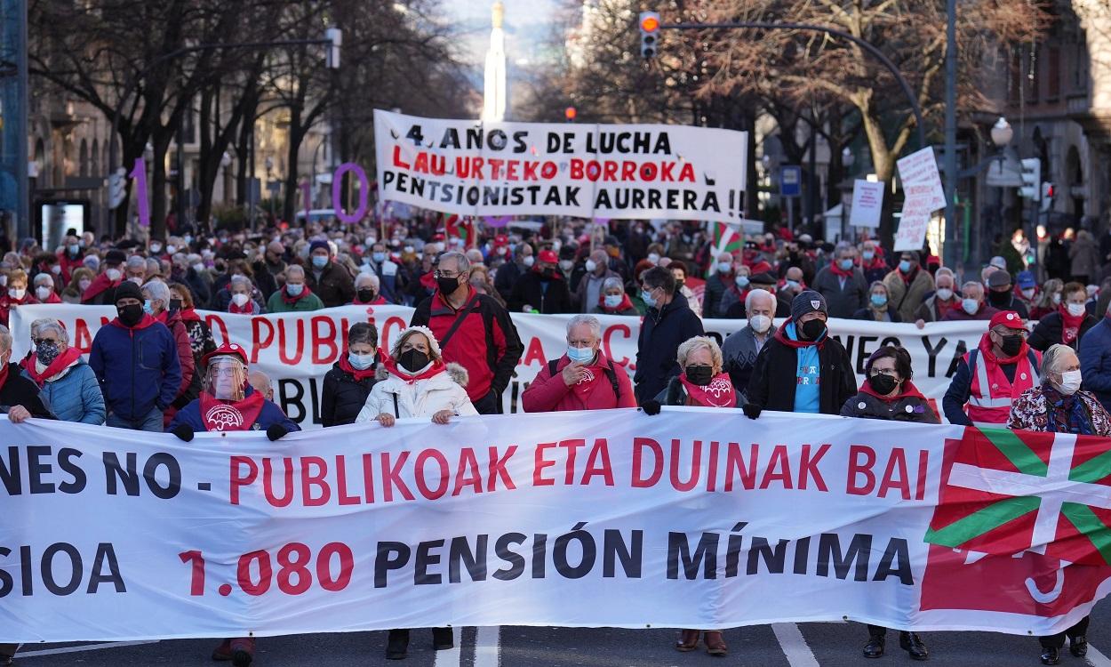 Los pensionistas se manifiestan para exigir unas pensiones dignas en Bilbao, País Vasco. EP