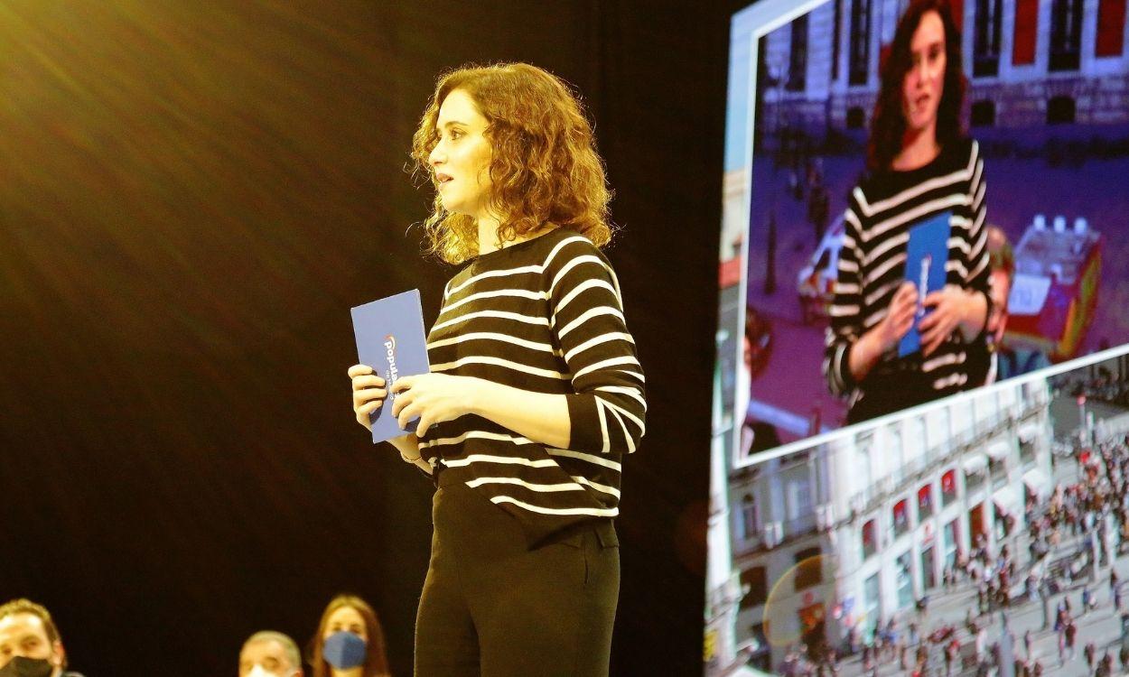 La presidenta de la Comunidad de Madrid, Isabel Díaz Ayuso, interviene en el Palacio de Congresos y Exposiciones de León, a 15 de enero de 2022, en el Congreso del PP en León, Castilla y León (España).