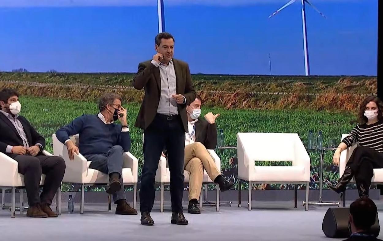 El presidente andaluz Juan Manuel Moreno, ayer en el Congreso del PP de Castilla y León.