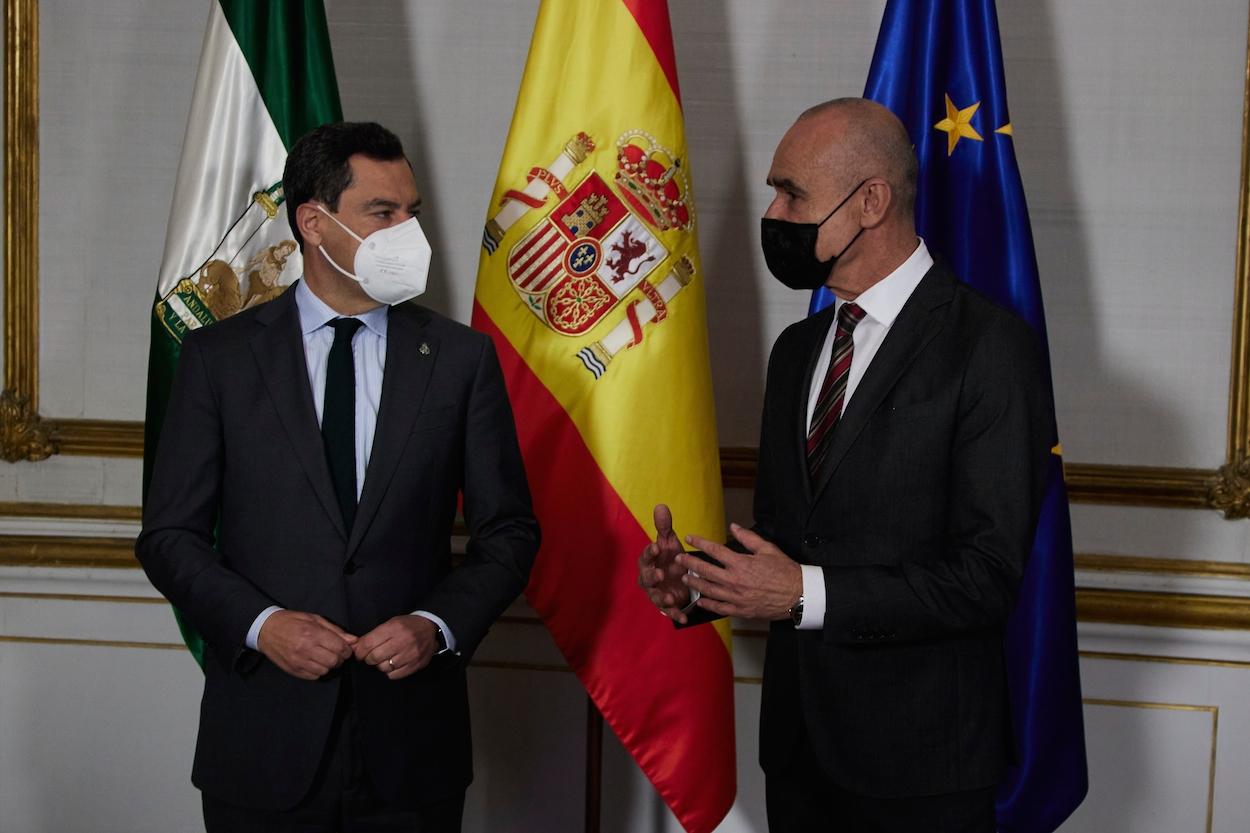 El presidente de la Junta, hoy en el palacio de San Telmo con el alcalde de Sevilla, Antonio Muñoz. JOAQUÍN CORCHERO/EP