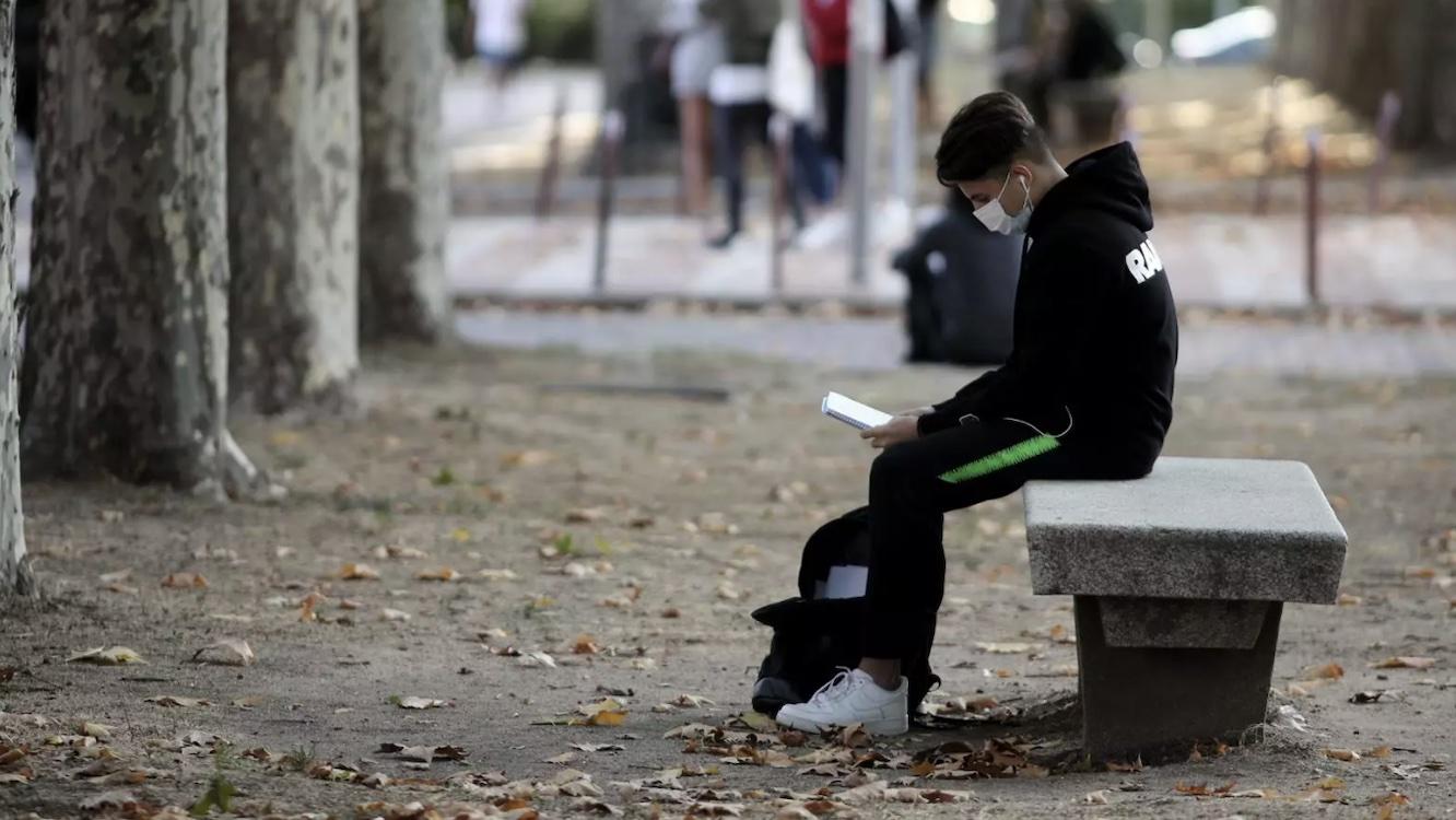 Un total de 2,7 millones de jóvenes entre 16 y 34 años en España están afectados por la exclusión social. EP