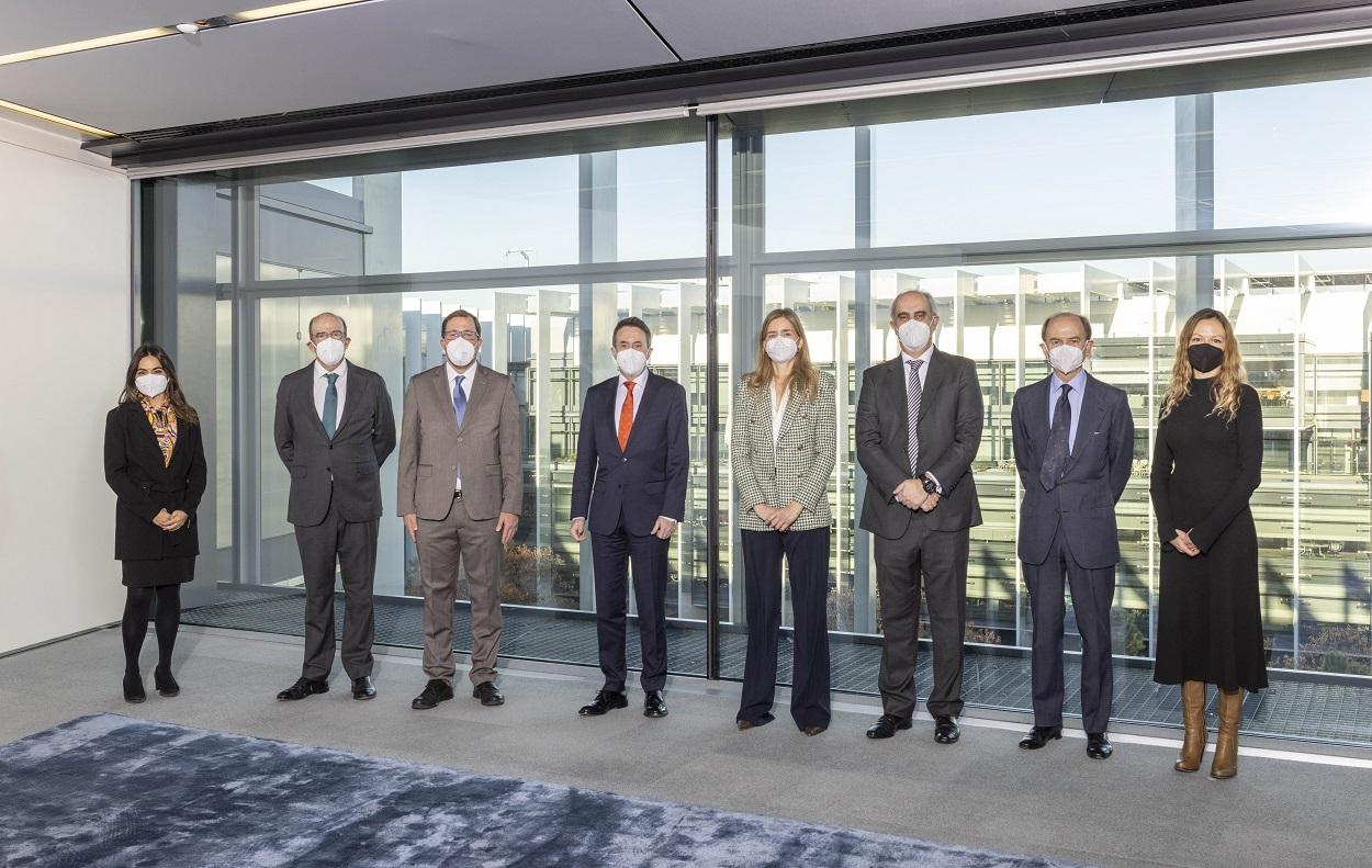 Foto de familia de los socios promotores de SHYNE y los representantes del Gobierno