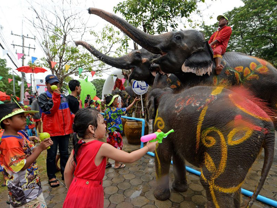 Así se celebra el milenario festival del agua en Tailandia
