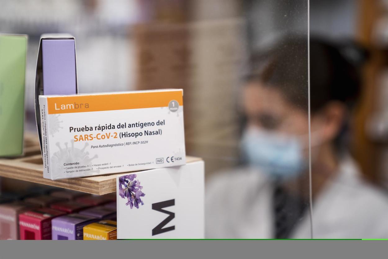 Una caja de test de antígenos en una farmcia. A. PÉREZ MECA/EP