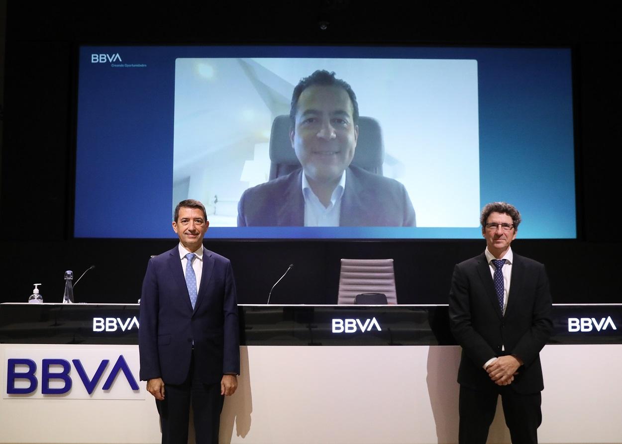 Jorge Sicilia, director de BBVA Research y economista jefe de BBVA; Rafael Doménech, responsable de Análisis Económico; y Miguel Cardoso, economista jefe para España en la presentación del informe 'Situación España'