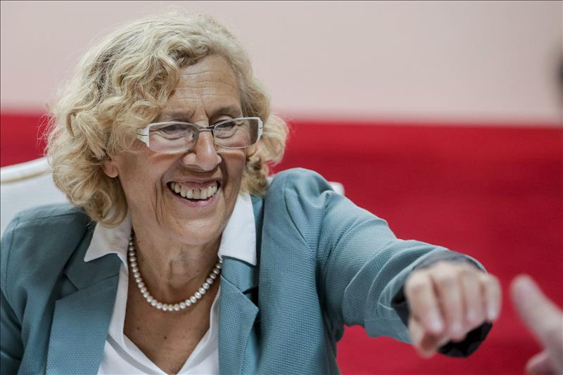 Carmena tranquiliza a los empresarios: "No tengan miedo, no soy comunista"