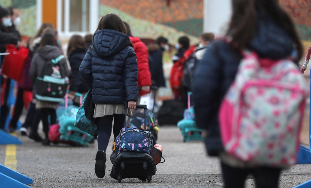 El PP pide ahora aumentar los permisos de maternidad y paternidad tras el bulo de los 20.000 millones