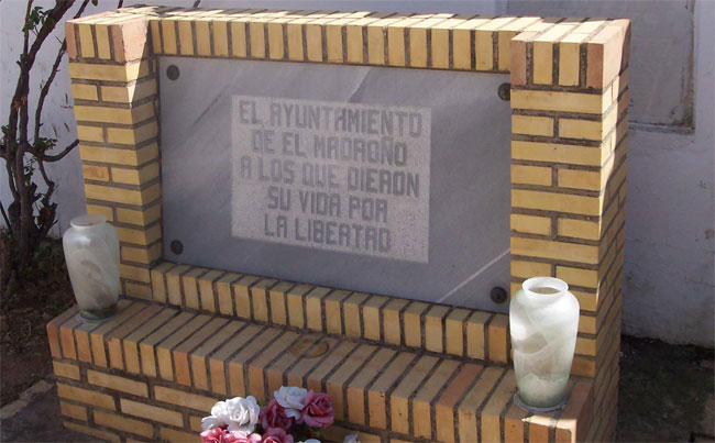 Se inician los trabajos de exhumación en la fosa en El Madroño