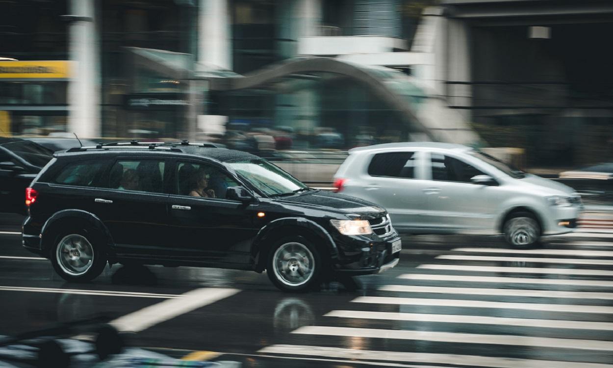 Según un estudio, los conductores de coches caros ceden menos el paso al peatón. Pexels