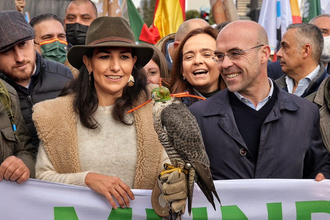 Rocío Monasterio se viste para la ocasión en una manifestación por el mundo rural