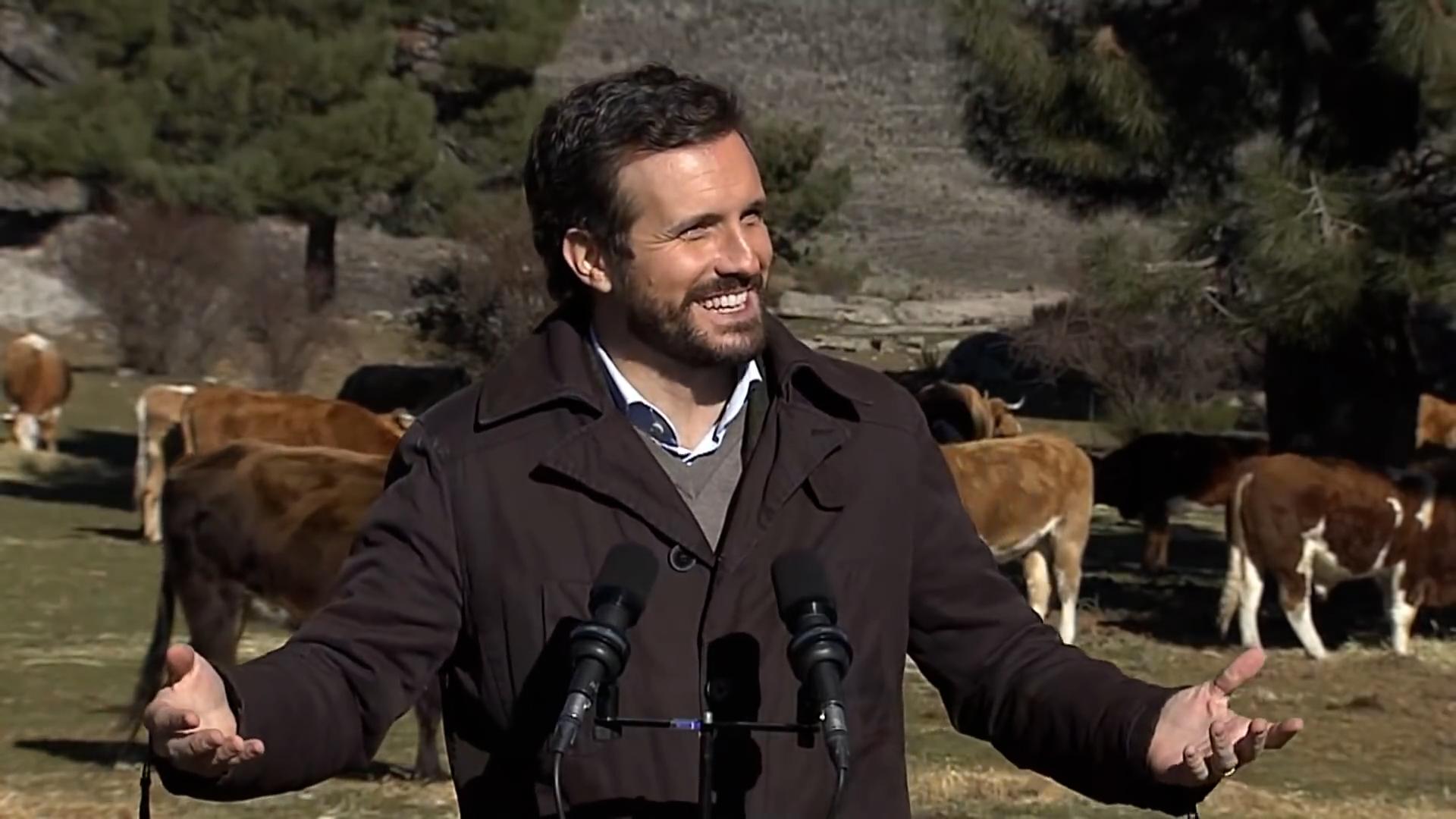 Casado durante una visita a una granja Casado durante una visita a una granja