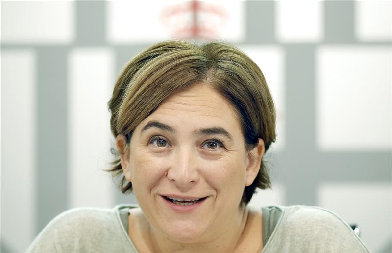Ada Colau multa con 60.000 euros a dos bancos y la Sareb estatal por tener pisos vacíos