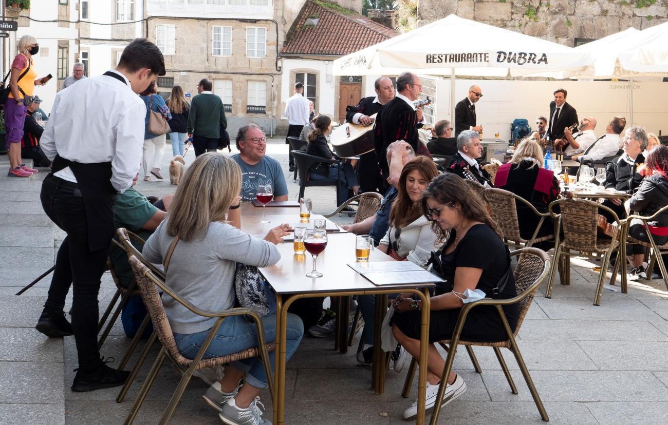 La hostelería gallega, después de muchos meses, pondrá fin a las restricciones este fin de semana (Foto: Europa Press/Archivo).
