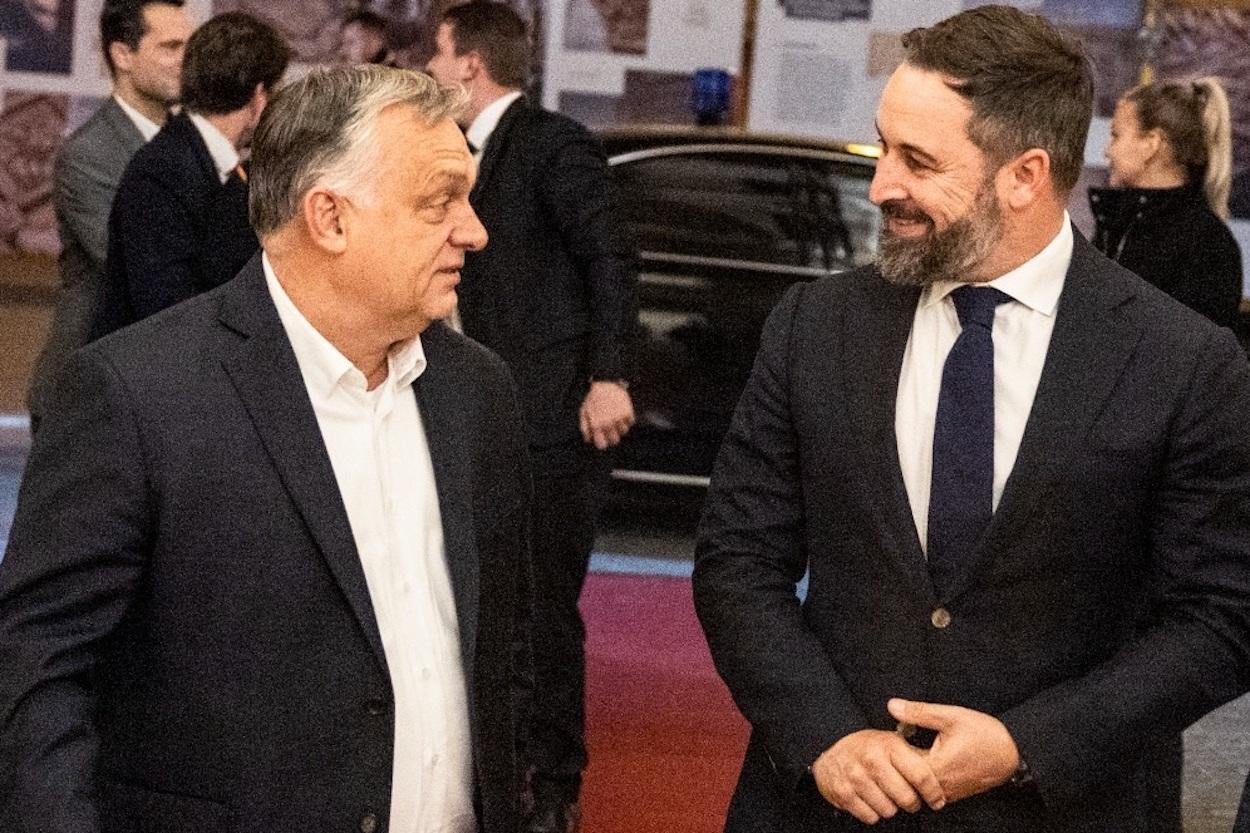 El presidente de Vox, Santiago Abascal, junto al primer ministro de Hungría, Viktor Orban. Archivo : EP. 