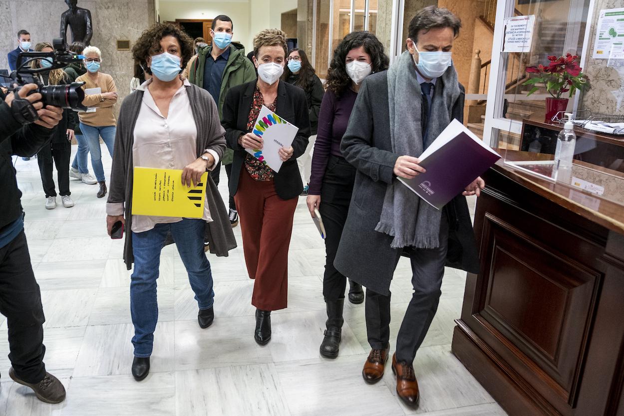 (I D) La diputada de ERC, Pilar Vallugera; la diputada de EH Bildu, Bel Pozueta; la portavoz adjunta de Unidas Podemos en el Congreso, Sofía Fernández Castañón y el presidente del grupo parlamentario de Unidas Podemos en el Congreso, Jaume Asens