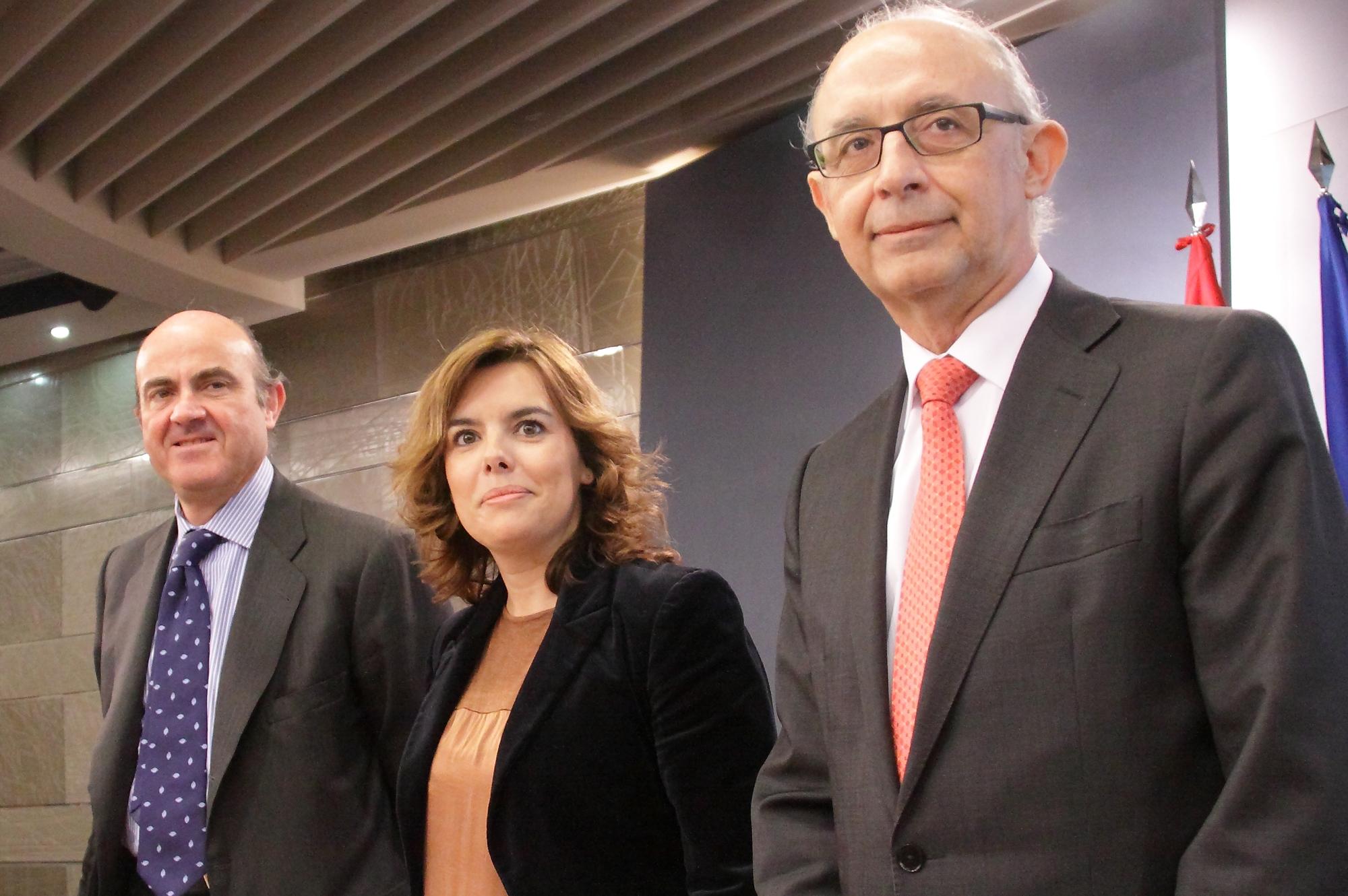 Luis de Guindos, Soraya Sáenz de Santamaría y Cristóbal Montoro presentan el objetivo de déficit de 2012. Moncloa