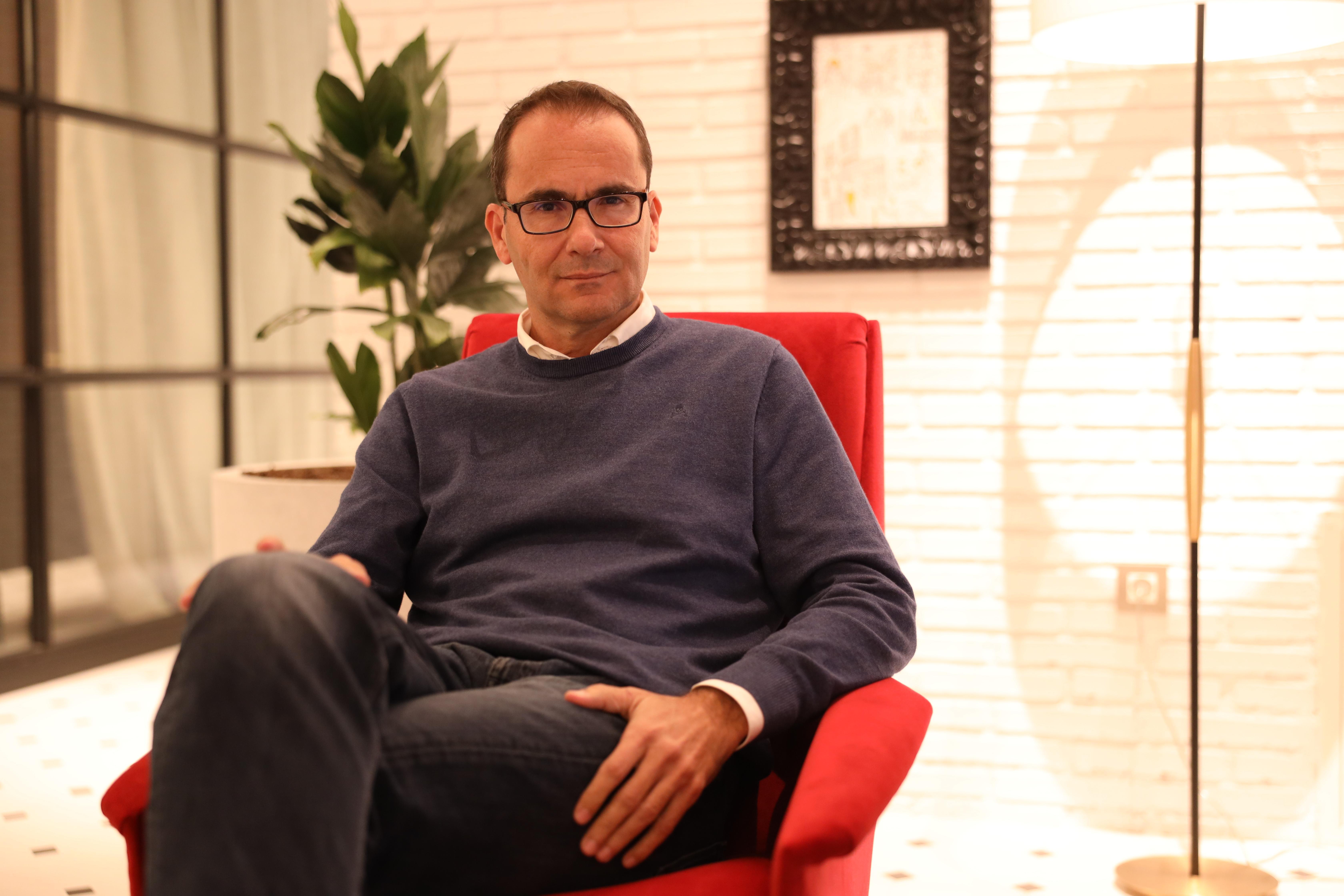 El periodista David Jiménez en el Hotel Canopy by Hilton (Madrid). Foto: Fernando Coto.