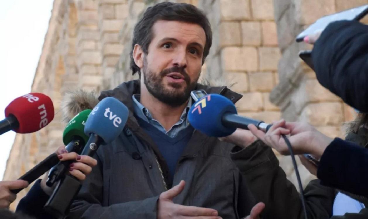 El líder del PP, Pablo Casado, habla de la canción 'Ay mamá' en un acto en Segovia. EFE