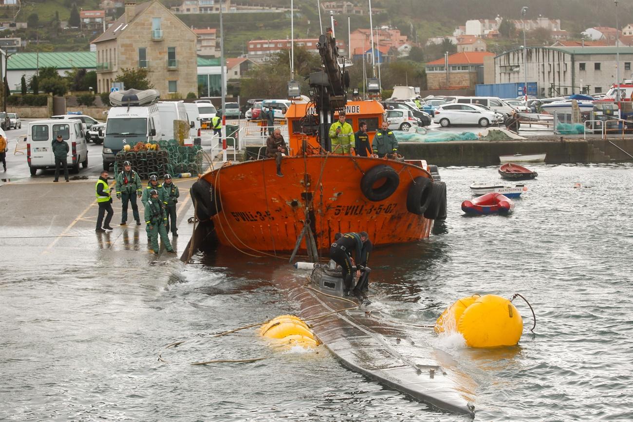 Imagen de noviembre de las labores de arrastre del narcosubmarino (Foto: Europa Press).