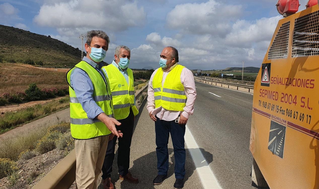 El director general de Carreteras, José Antonio Fernández Lladó, a la izquierda en la foto. EP