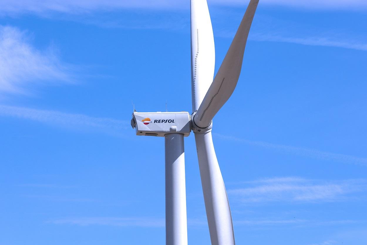 Un aerogenerador de Repsol