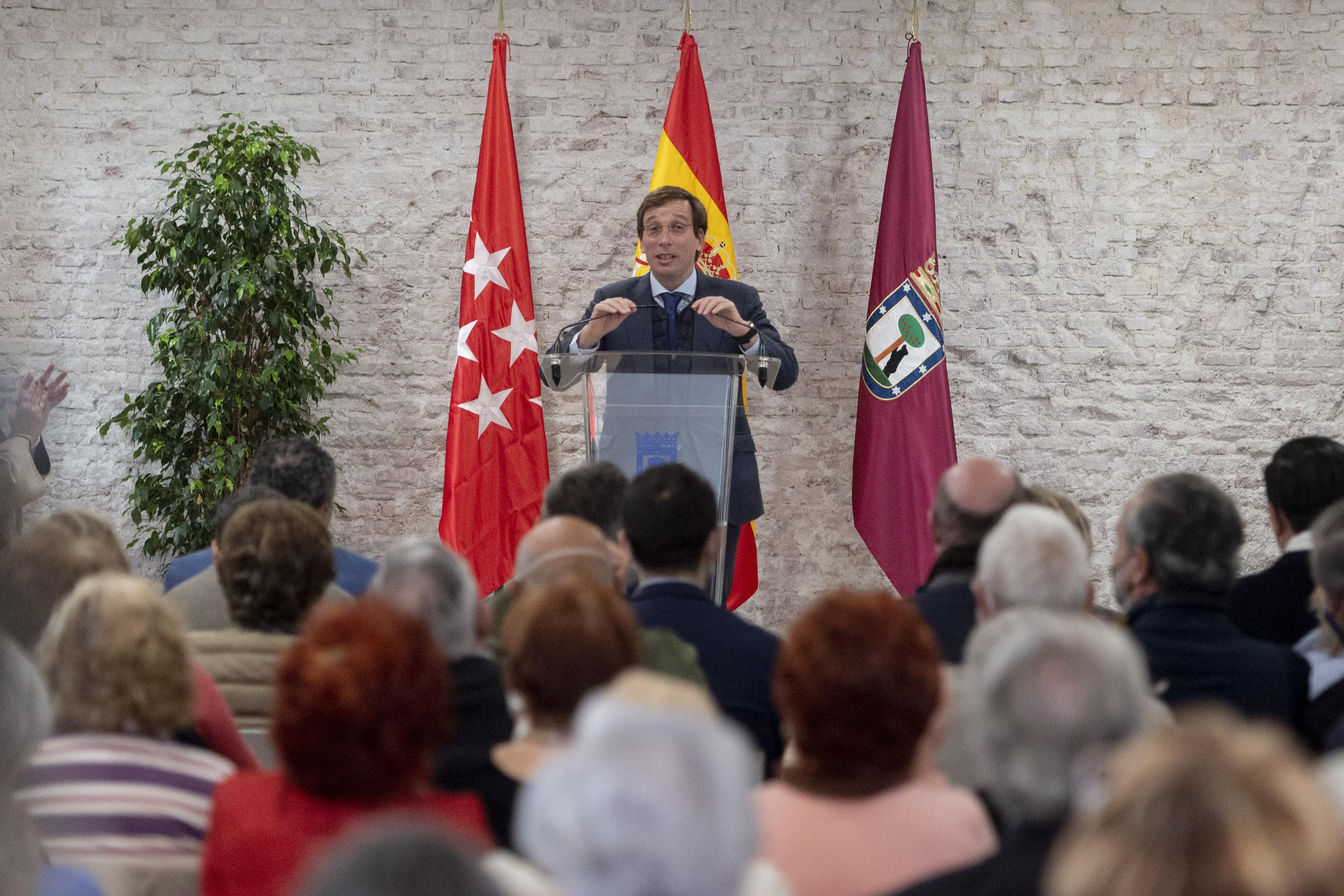 El alcalde de Madrid, José Luis Martínez-Almeida, interviene en la inauguración del Centro Municipal de Mayores Antonio Mingote en Chamberí