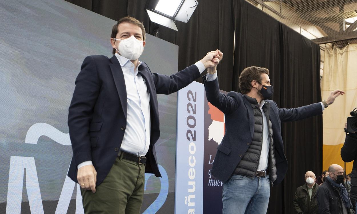 El líder del PP, Pablo Casado (d), y el presidente de la Junta de Castilla y León y candidato del Partido Popular a la presidencia de la Junta, Alfonso Fernández Mañueco. Carlos Mateo/EP