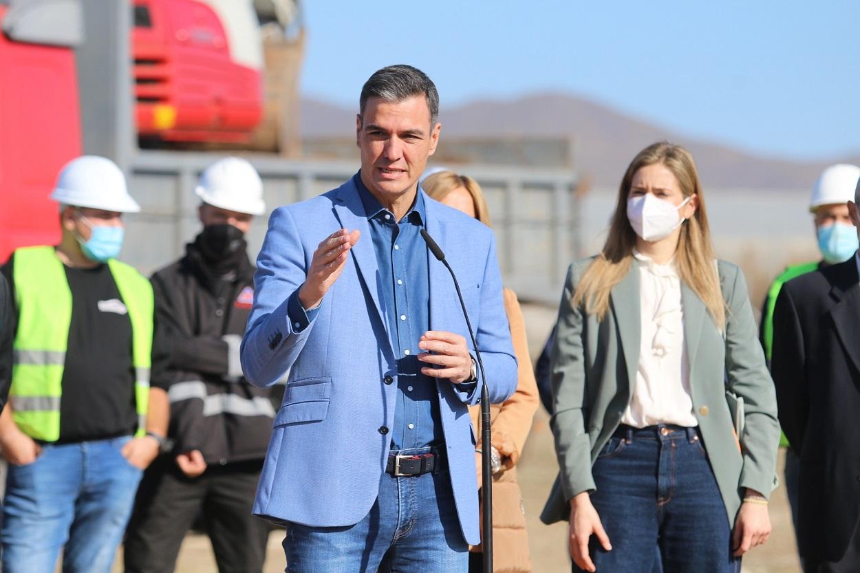El presidente del Gobierno, Pedro Sánchez, en su visita a la planta geotérmica de Cardial Recursos Alternativos en Níjar (Almería). Europa Press