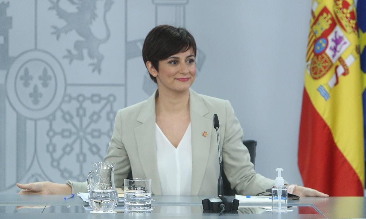 La portavoz del Gobierno , Isabel Rodríguez, anuncia la aprobación del fin de la mascarilla en exteriores. EP