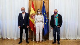 La ministra de Trabajo, Yolanda Díaz, junto a los secretarios generales de CCOO y UGT, Unai Sordo y Pepe Álvarez. Europa Press