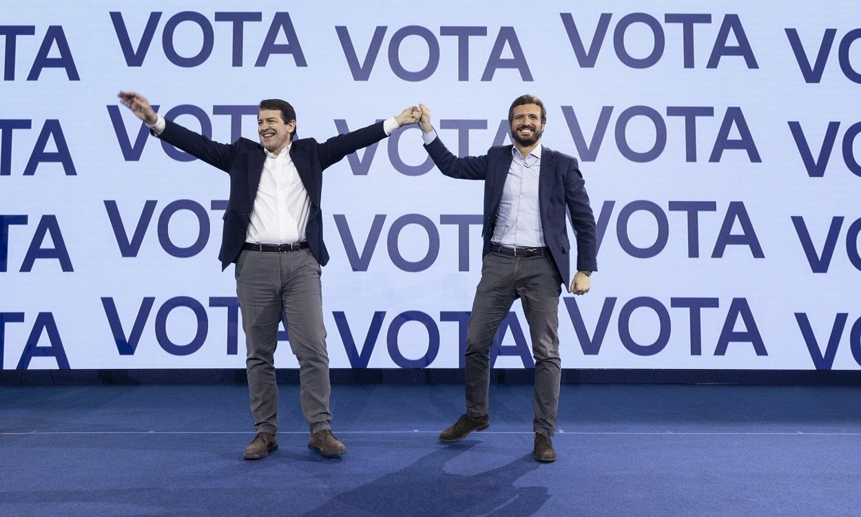 Alfonso Fernández Mañueco, candidato del PP en Castilla y León, y el líder del partido, Pablo Casado. EP