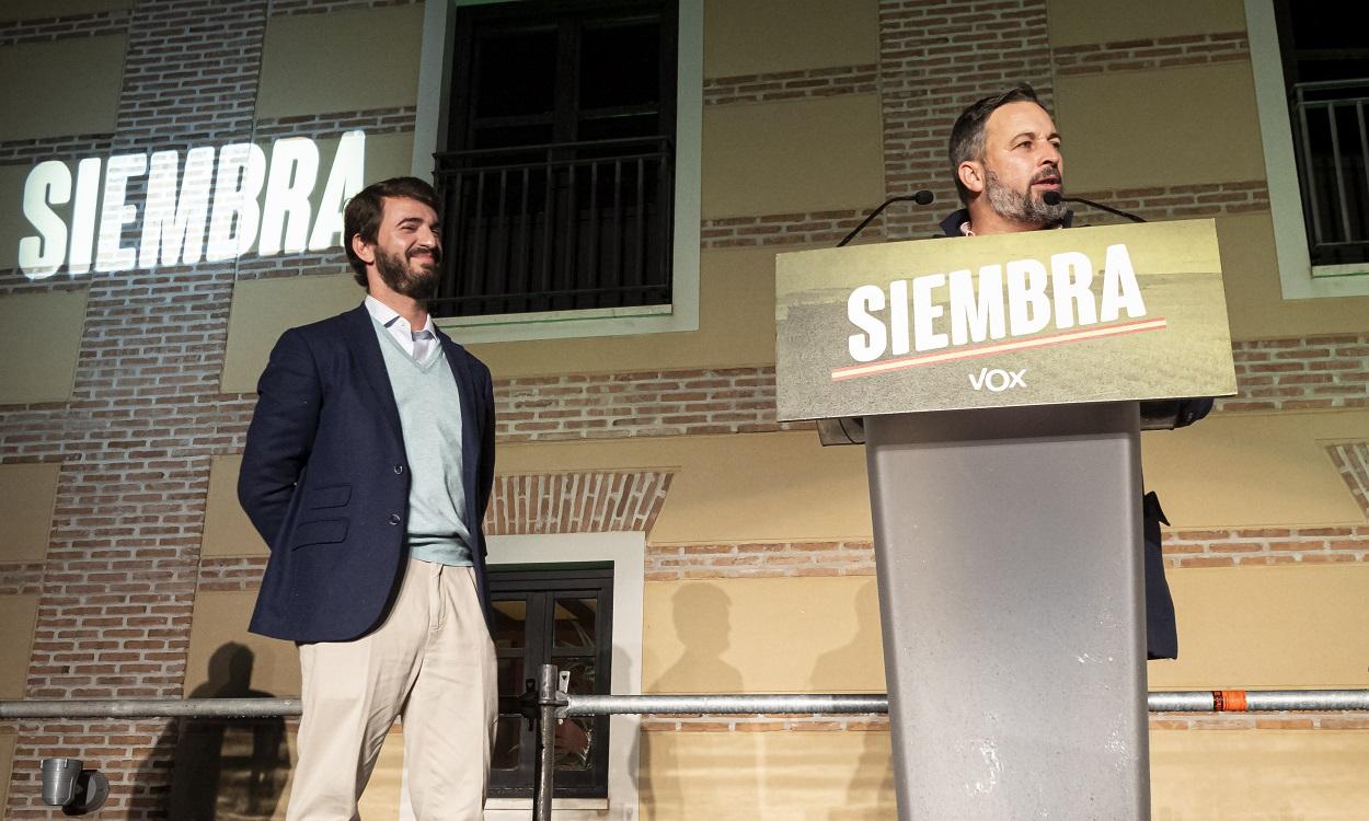 El presidente de Vox, Santiago Abascal, y el candidato de Vox a la Presidencia de Castilla y León, Juan García Gallardo. EP