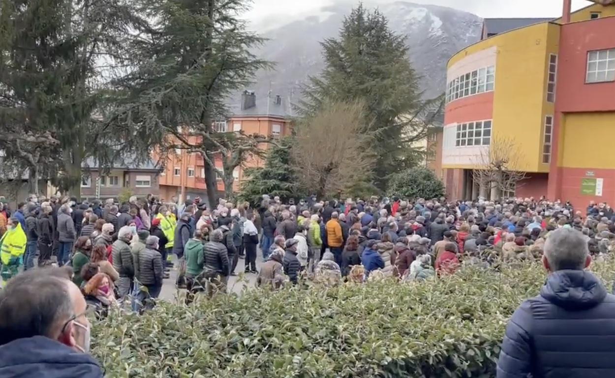 Manifestación en Villablino por la sanidad pública. Twitter