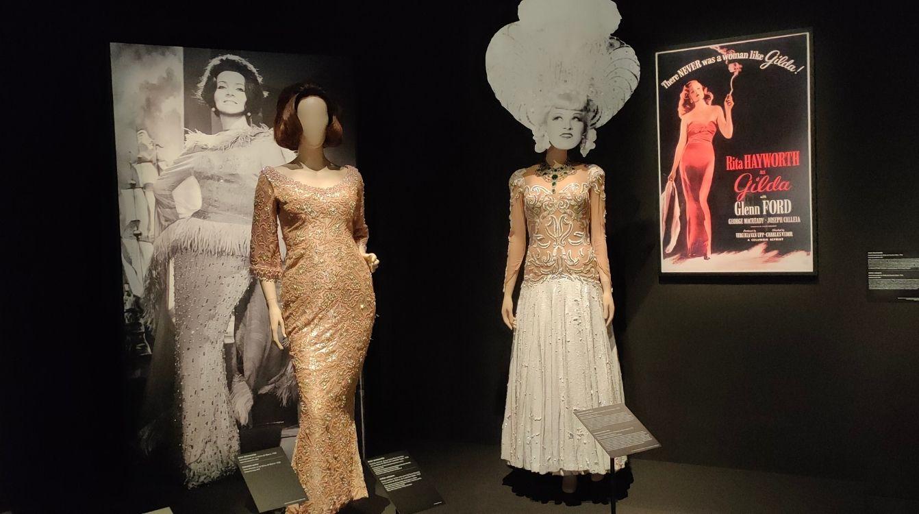 Vestidos de Sara Montiel, en La dama de Beirut, y de Mae West, en Sextette