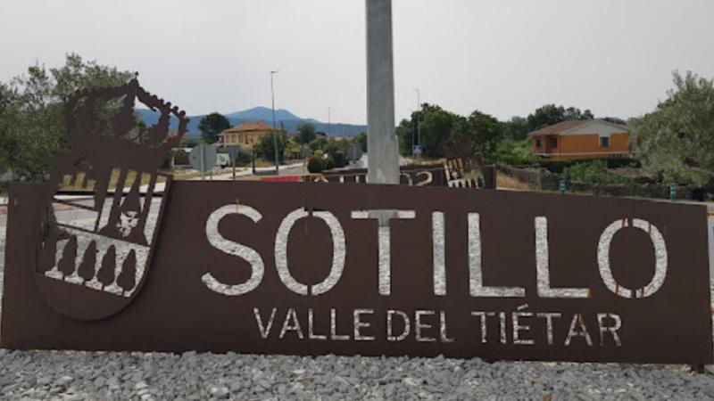 Sotillo de la Adrada (Ávila), el pueblo de los hermanos Ayuso y su amigo empresario a quien la CAM contrató para fabricar mascarillas