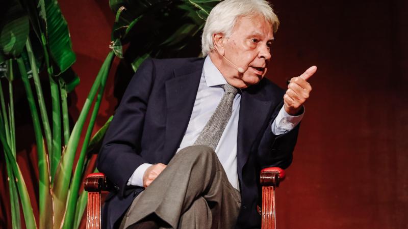 El expresidente del Gobierno, Felipe González, protagoniza un coloquio en el Ateneo de Madrid. Carlos Luján / Europa Press