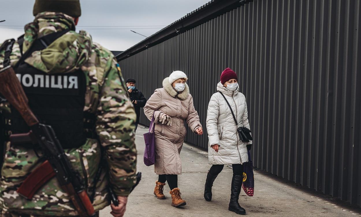 Paso fronterizo de Stanitsa a Luhansk (Ucrania). EP