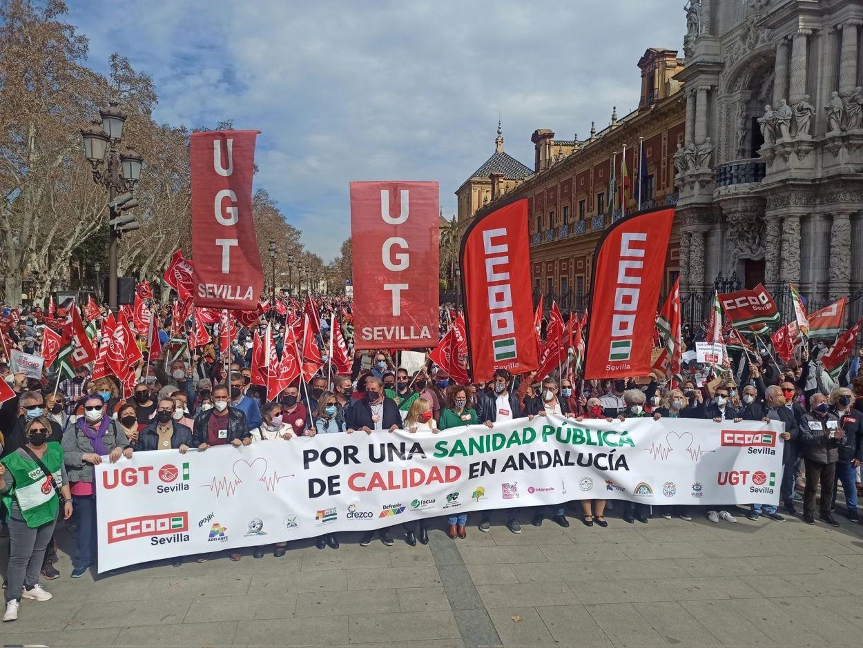 Cabecera de la manifestación en Sevilla. UGT